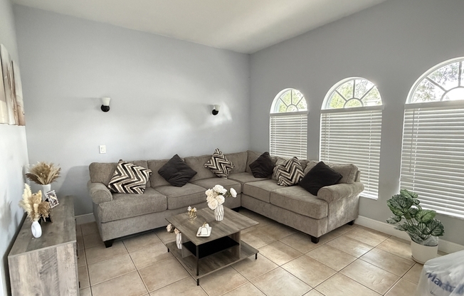 3435 KAYLA CIR