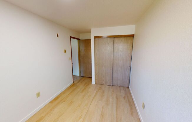 3 beds, 1.5 baths, 877 sqft, $2,583.33, Unit 303