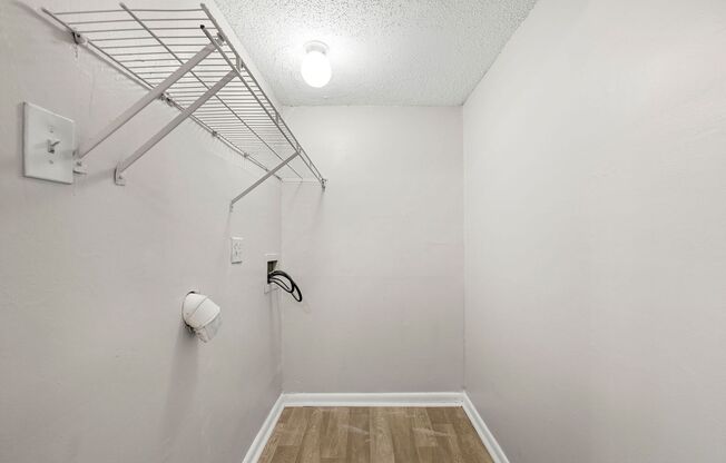 3 beds, 2 baths, 1,121 sqft, $1,400, Unit G86