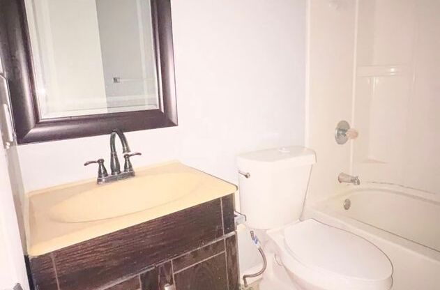 2 beds, 2 baths, 1,000 sqft, $1,495, Unit 4-230