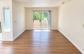 1 bed, 1 bath, 688 sqft, $1,375, Unit 012