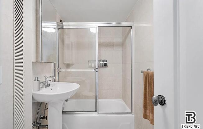1 bed, 1 bath, 600 sqft, $4,750, Unit 908