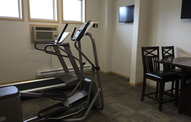 3 beds, 2 baths, $1,425, Unit 206