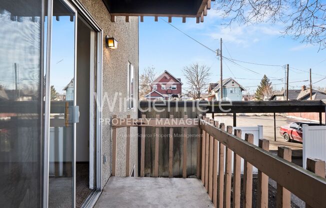 2 beds, 1 bath, $1,000, Unit Unit 03