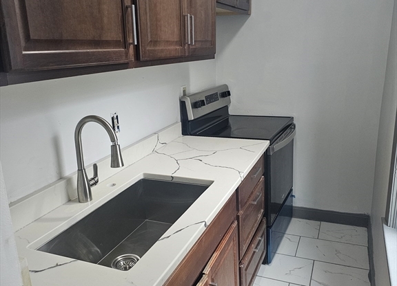 3 beds, 1 bath, 1,200 sqft, $2,200, Unit APT 1