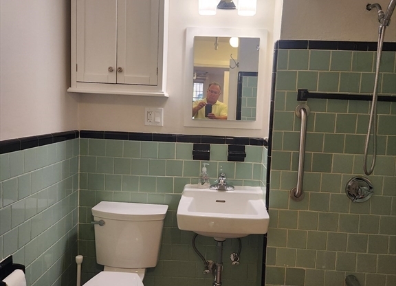 Studio, 1 bath, 425 sqft, $2,200, Unit 2