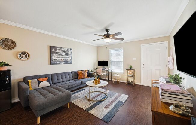 1 bed, 1 bath, 616 sqft, $1,195, Unit 70