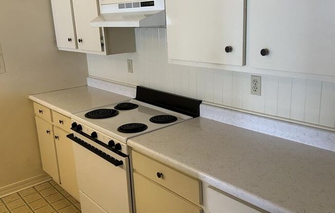 2 Bedroom 1 Bath Condo with Sun Room!