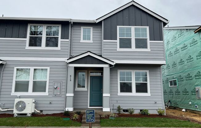 Beautiful Hazel Dell Townhome! Location, Location!