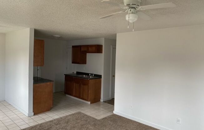 3 beds, 1 bath, 1,008 sqft, $1,150, Unit 2700 E. Douglas