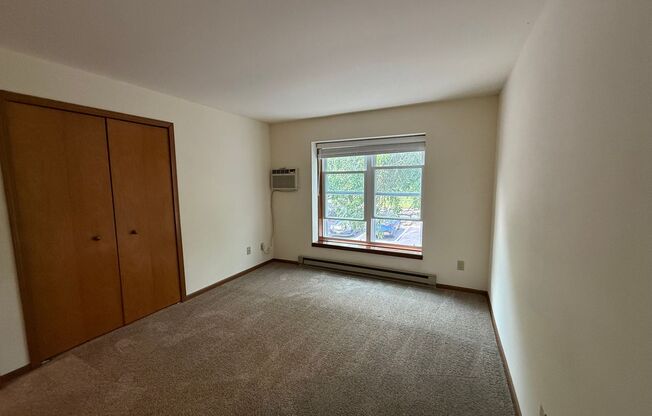 2 beds, 1 bath, 950 sqft, $1,775, Unit 7654CB