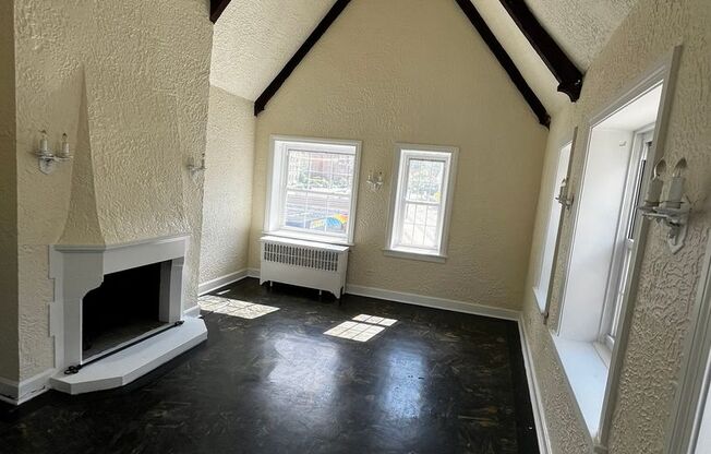 1 bed, 1 bath, 610 sqft, $1,385, Unit Bayard Manor 304