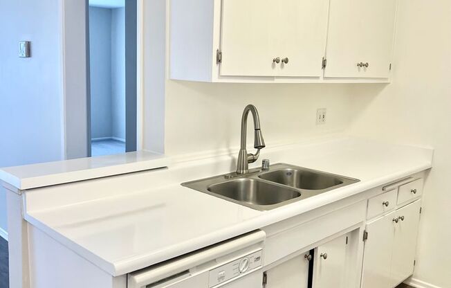 1 bed, 1 bath, 648 sqft, $1,995, Unit 205