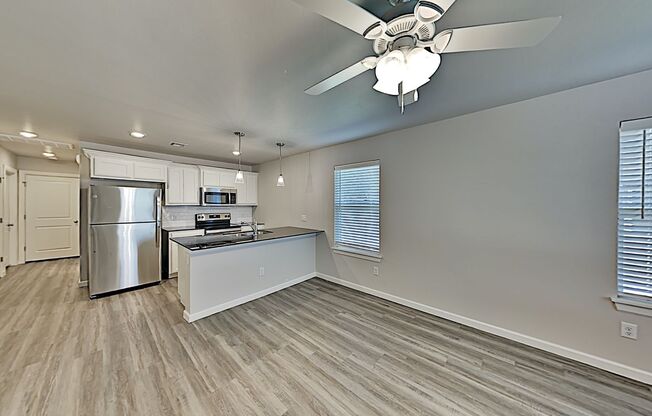 2 Bed 2 Bath with a 1 Car Garage Duplex with upgrades close to Broadway Extension, a short distance from Edmond and easy access to downtown OKC