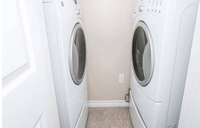 apartments with washer/dryer