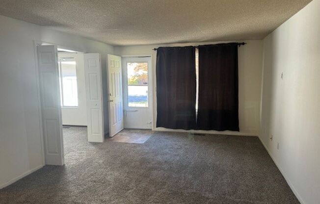 <b>Refreshed East Reno Three Bedroom Home<br><br>