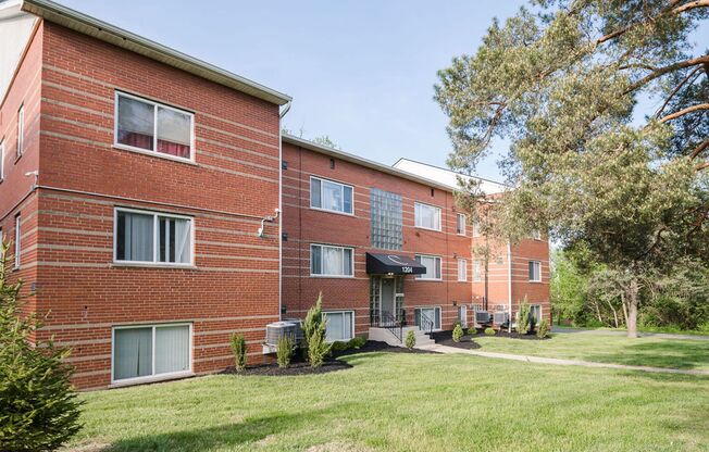2 beds, 1 bath, 825 sqft, $1,050