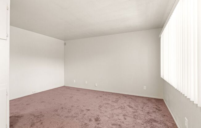 Oakland 1-Bedroom: Fresh Updates, Laundry & Utilities Included!