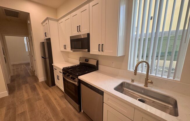 1015 W 21st St – Modern Student Living Steps From USC