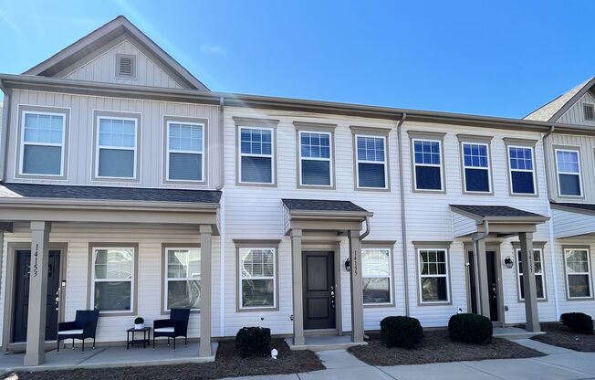 BEAUTIFUL 2 Bedroom Townhome in MIDLAND AVAILABLE NOW