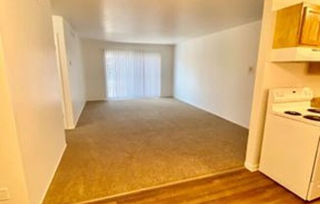 2 beds, 1 bath, 850 sqft, $1,345, Unit 810