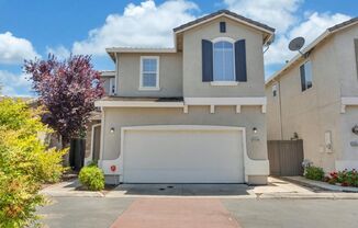 Beautiful 3 bed 2.5 bath in Natomas!