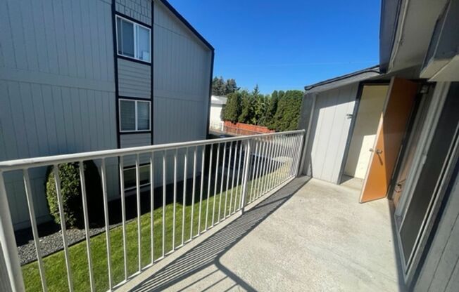 2 beds, 1 bath, 780 sqft, $1,100, Unit 30