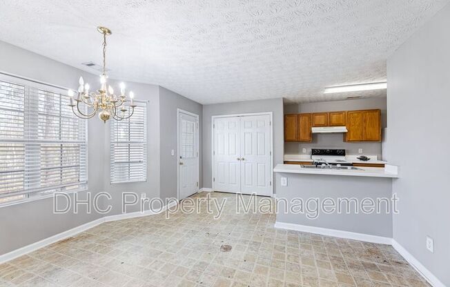 5607 STRATHMOOR MNR CIR