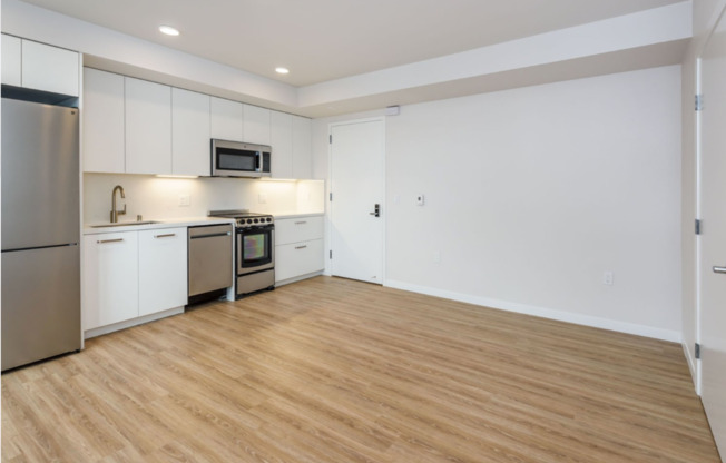 1 bed, 1 bath, 395 sqft, $2,700, Unit 307