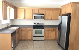 3 beds, 2.5 baths, $1,650