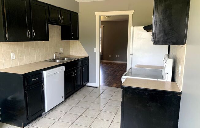 2 beds, 1 bath, $1,000