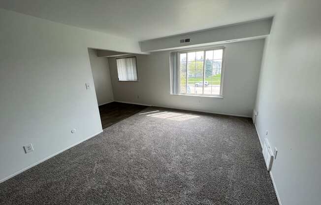 this is a photo of the living room of a 560 square foot, 1 bedroom apartment at