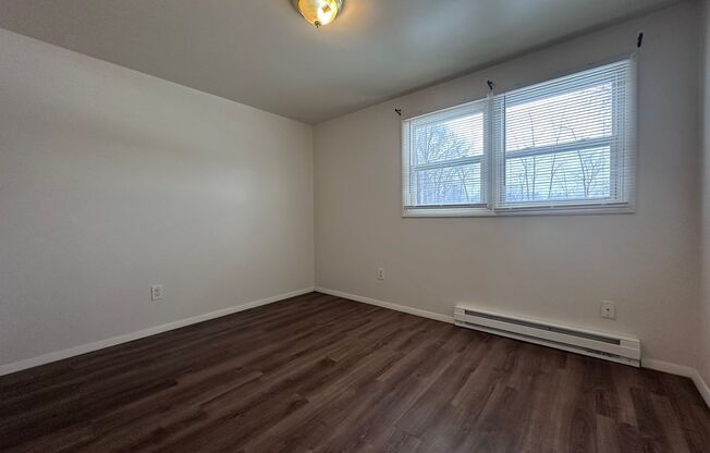 2 beds, 1 bath, $895, Unit 7