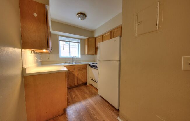 1 bed, 1 bath, $800, Unit 3510 - 6