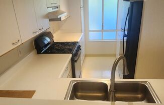 2 beds, 1 bath, $2,300, Unit # 507