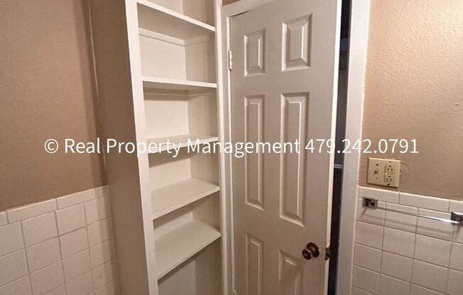 2 beds, 1 bath, 795 sqft, $600, Unit Apt - 2