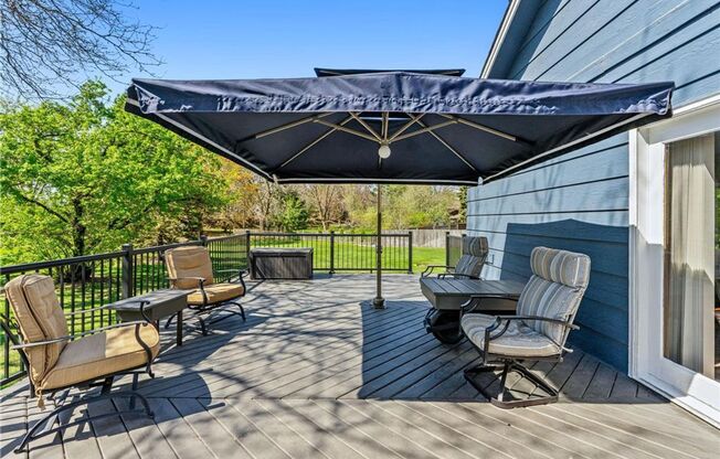 Stunning home located in the heart of Apple Valley *3 bed*2bath Available NOW!