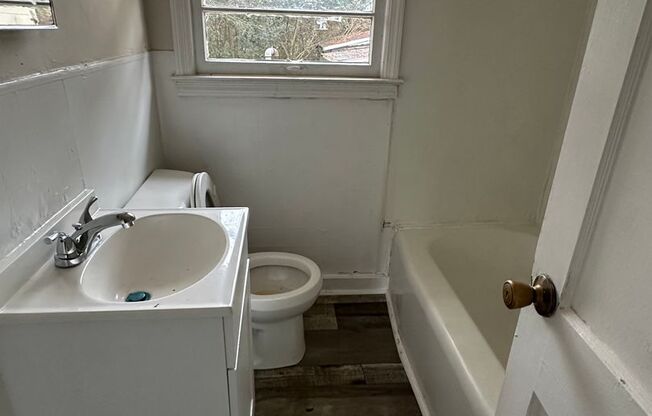 4 bedroom 1 bath home with tons of space!
