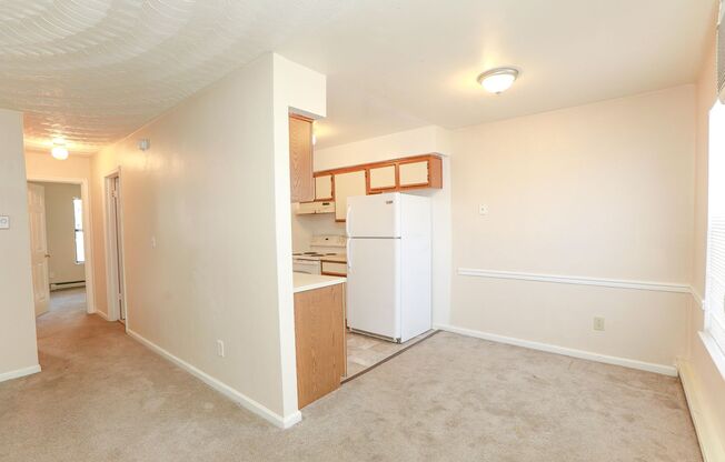 2 beds, 1 bath, 750 sqft, $925, Unit 2