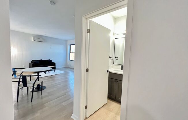 Studio, 1 bath, 400 sqft, $1,718, Unit 203