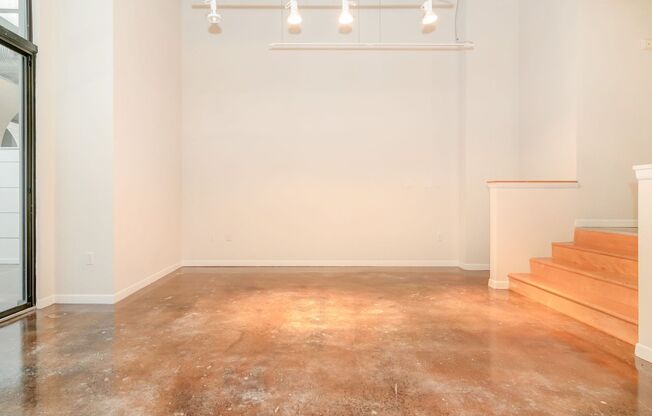 1 bed, 1 bath, 667 sqft, $1,695, Unit 520 N Orlando Ave. #117