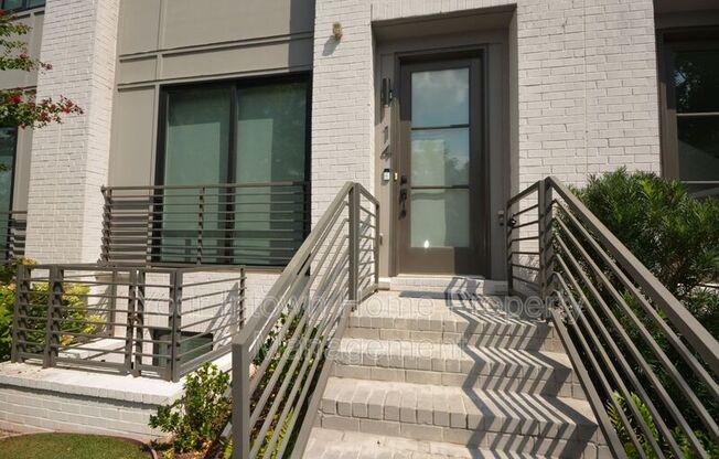 550 N HIGHLAND AVE NE
