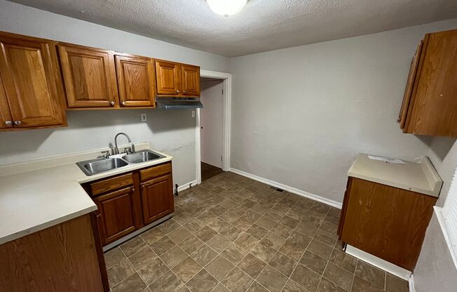 2 Bedroom 1 Bath with Attached Garage MOVE IN READY!