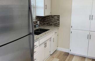 2 beds, 1 bath, $2,700, Unit 233-B