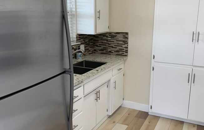 2 beds, 1 bath, $2,700, Unit 233-B