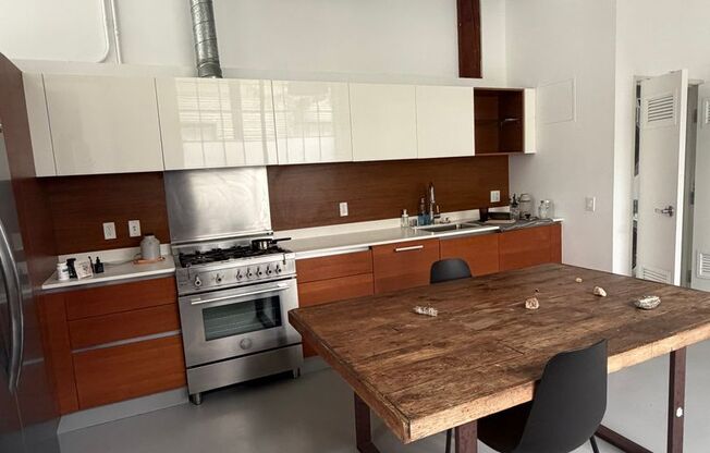 1 bed, 1 bath, 916 sqft, $3,200, Unit 2121 B112