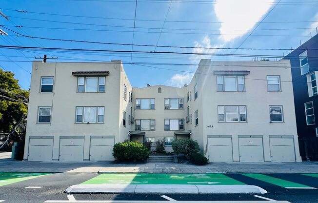 Studio, 1 bath, 350 sqft, $1,795, Unit Haste #16