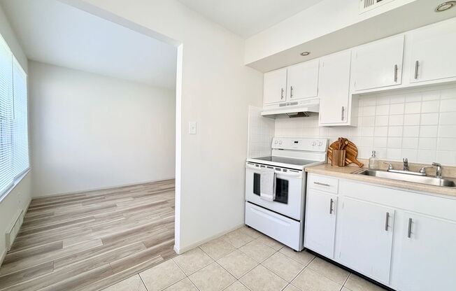 1 bed, 1 bath, 800 sqft, $925, Unit 4141-1F