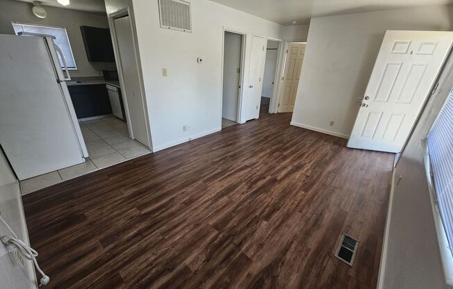 2 beds, 1 bath, 700 sqft, $1,200