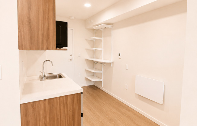 Studio, 1 bath, 175 sqft, $999, Unit 215